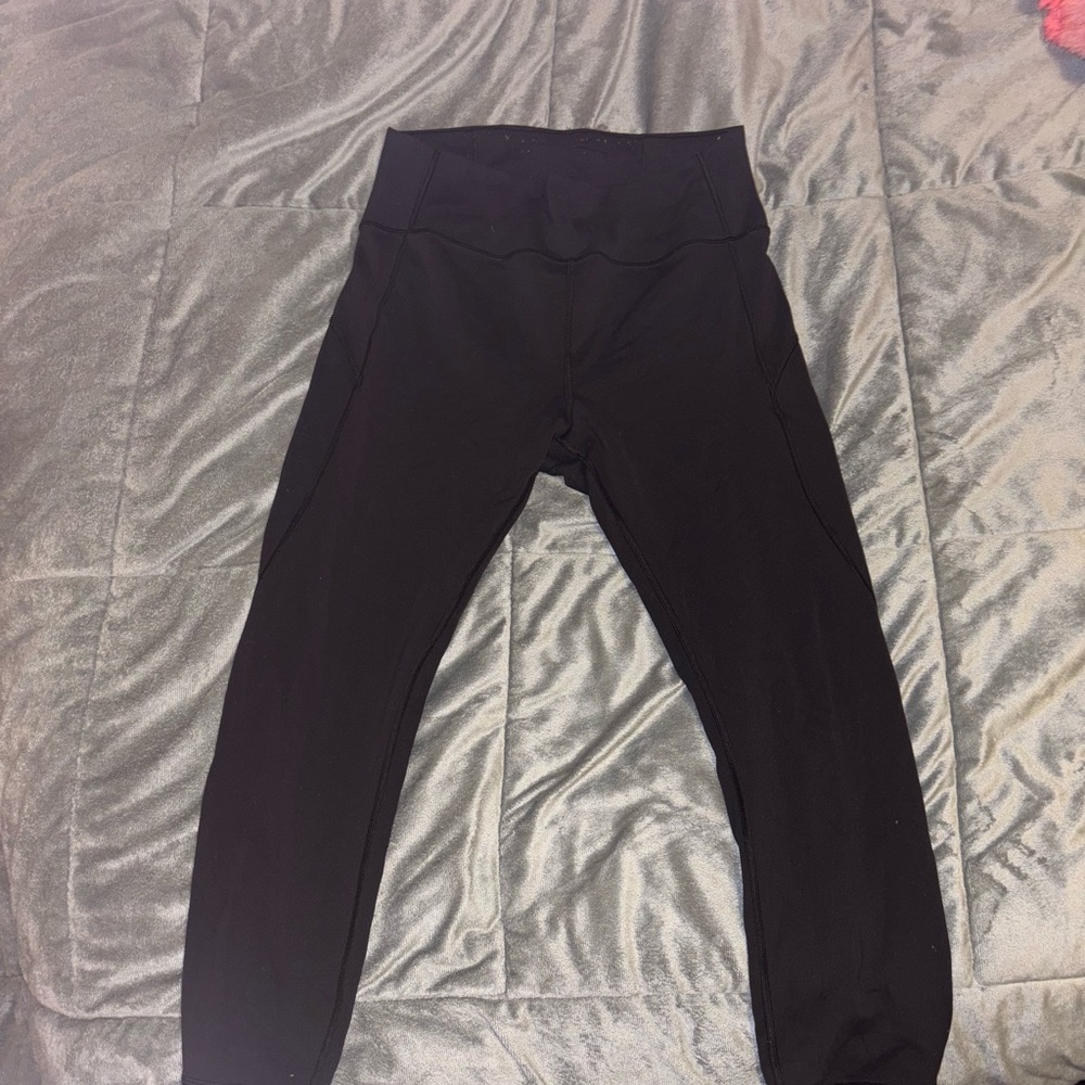 Woman’s cropped lululemon legging